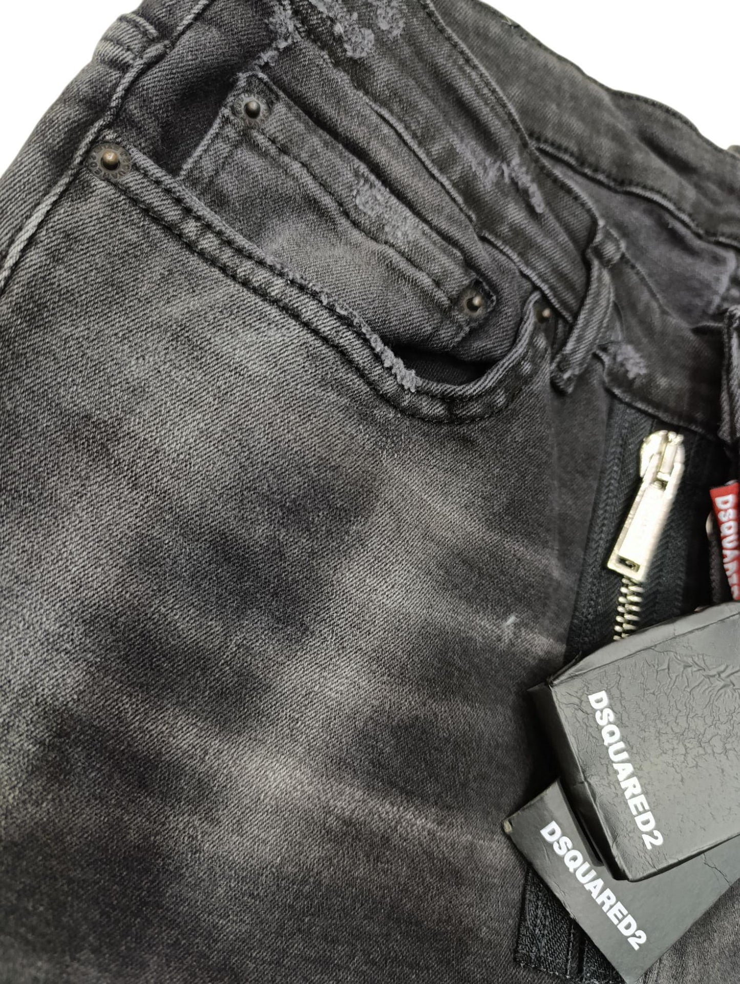 Pantaloncino DSQUARED2 jeans Grigio scuro con tascone e cerniera al cavallo