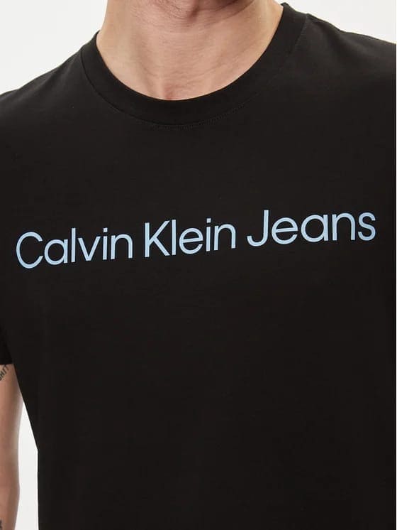 T-shirt Calvin Klein nera