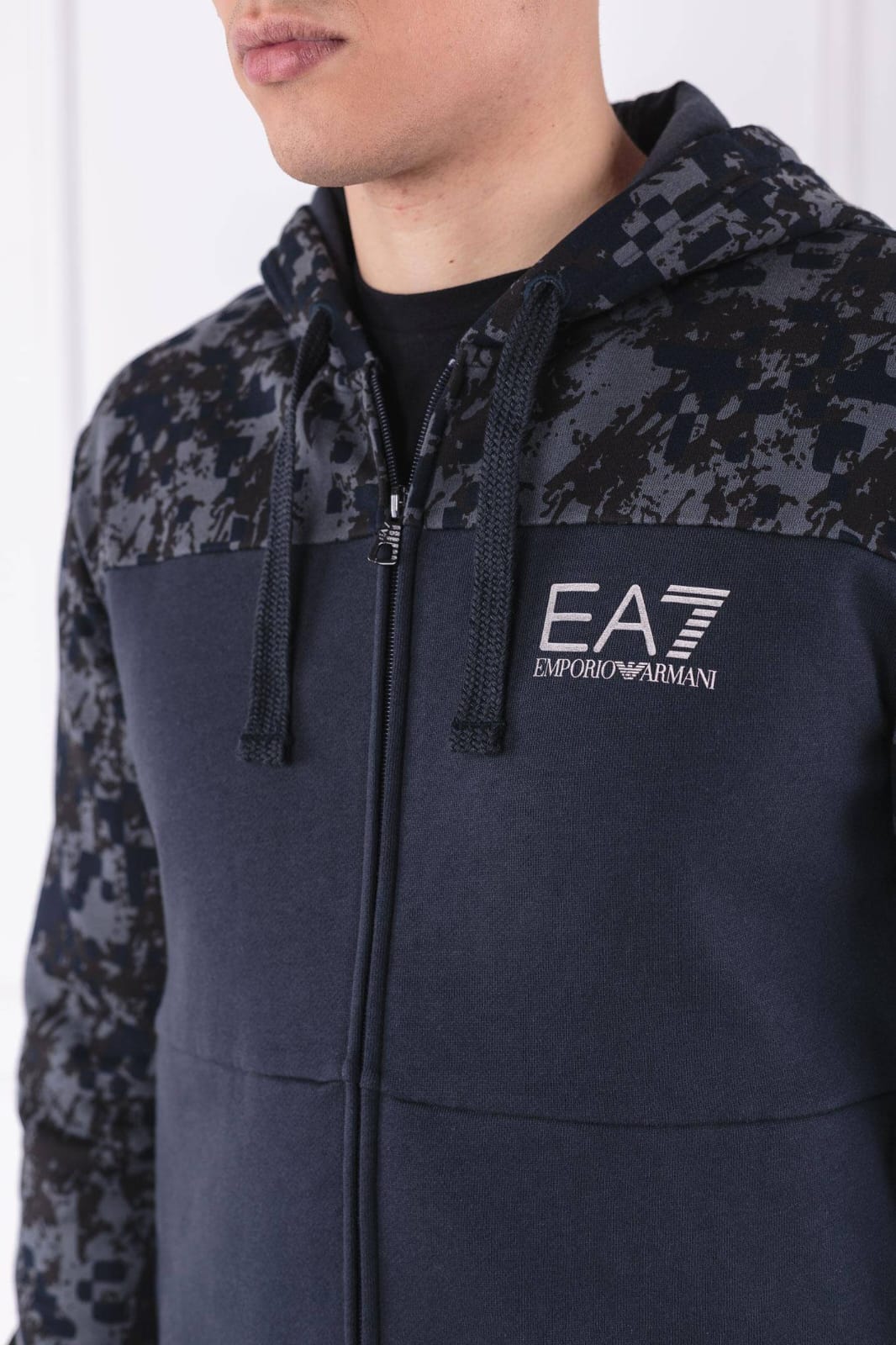 Felpa Emporio Armani mimetica con cappuccio